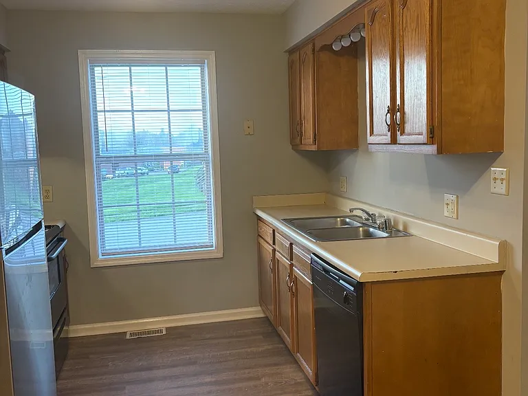 407 Jason Dr #4 — Photo 2