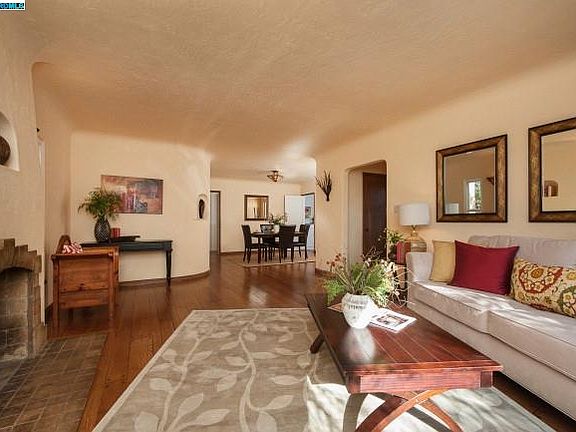 3rd image of 5727 Sacramento Ave