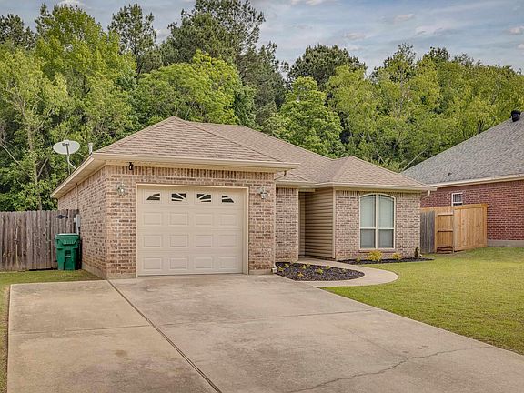 3rd image of 124 Autumn Place Dr