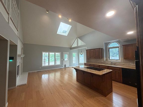 5th image of 2511 Lilac Dr