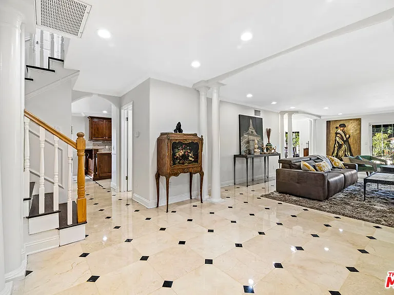2461 Jupiter Dr — Photo 4