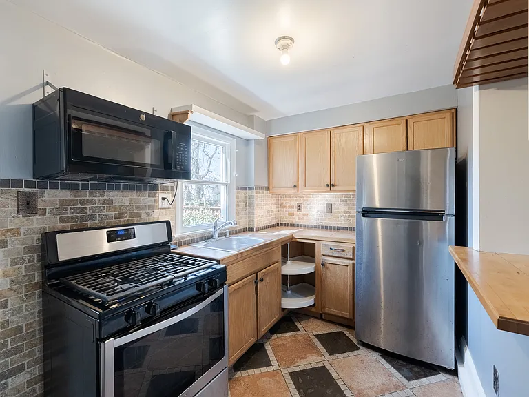 3738 Sharp St — Photo 4