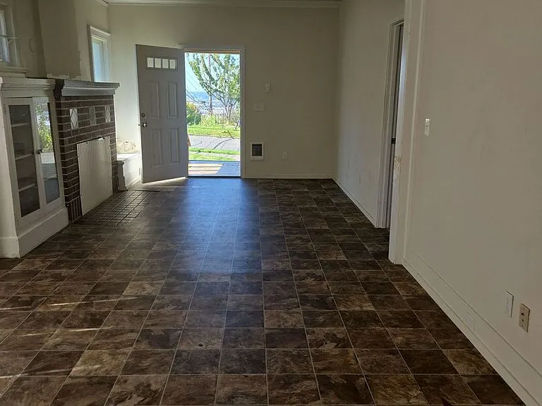 1100 High St — Photo 2
