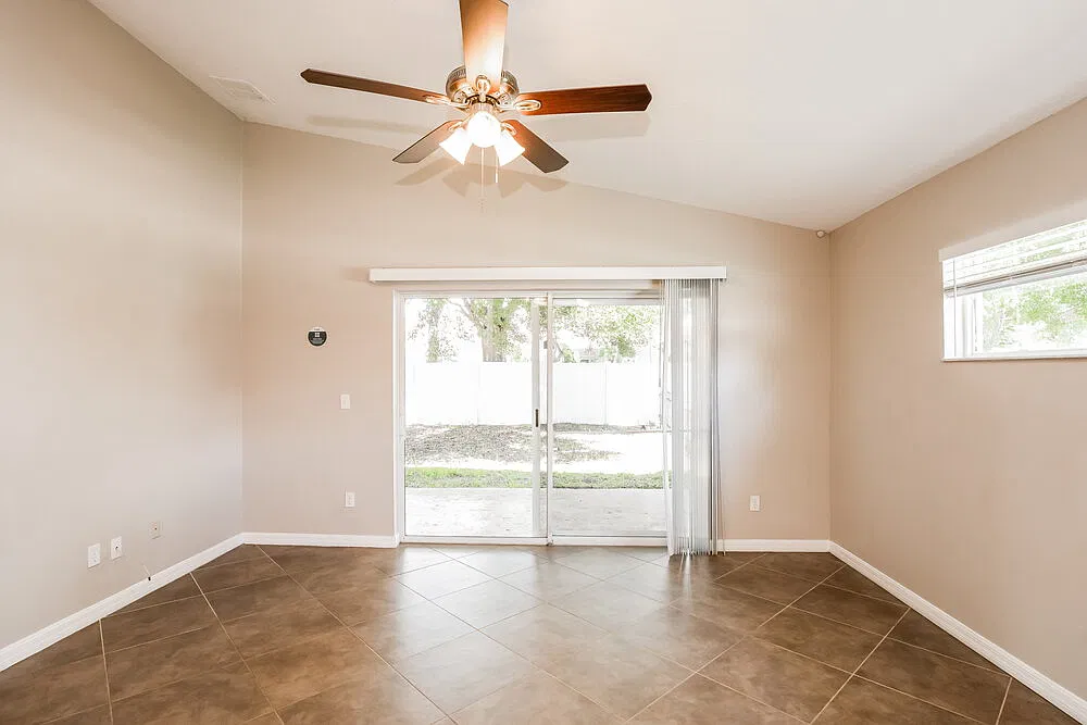 3 bed, 2.0 bath, 1405 sqft, $3,080 — Photo 3
