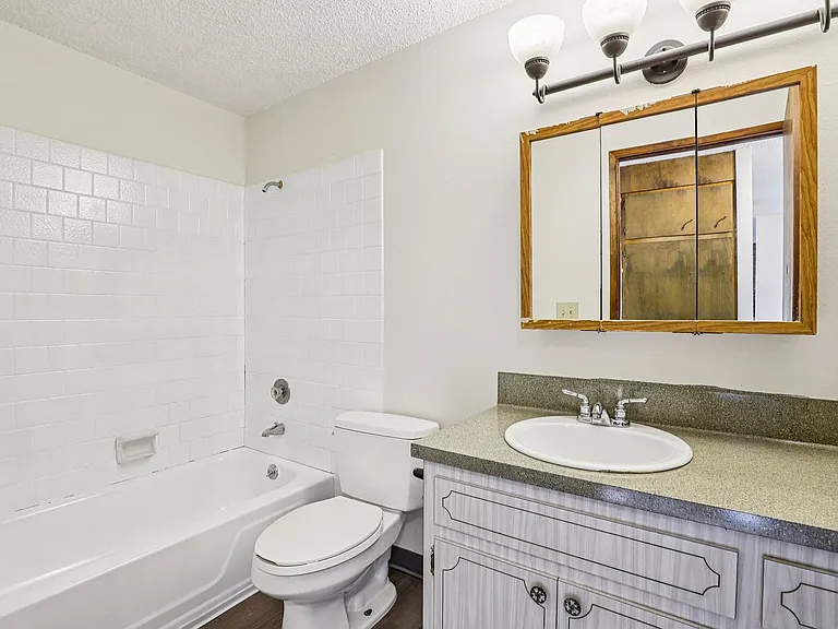 Cypress Crest Apartments — Photo 71
