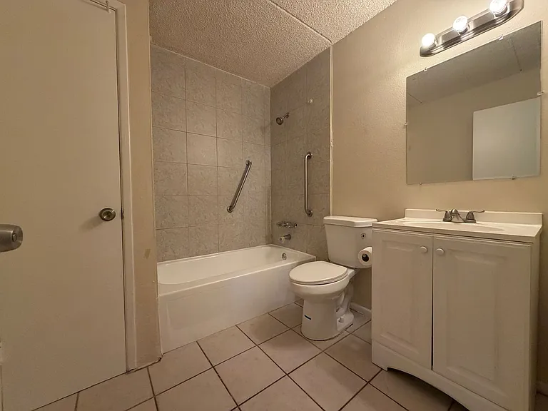 809 E Vogel Ave — Photo 10