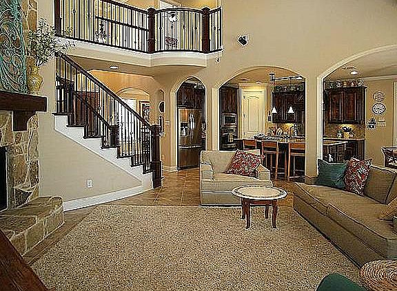 4th image of 2710 Broadway Dr