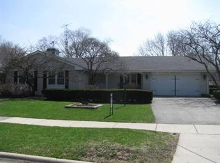 370 Cobblestone Dr, Aurora, IL 60506