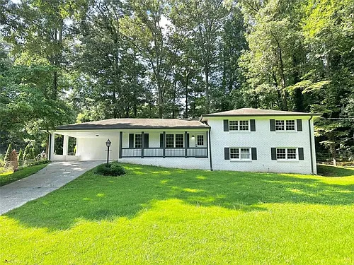 210 Suburban Dr NE Photo 1