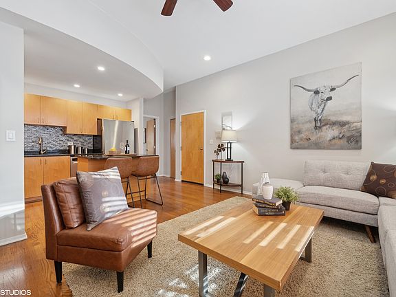 2nd image of 2316 W Bloomingdale Ave APT B