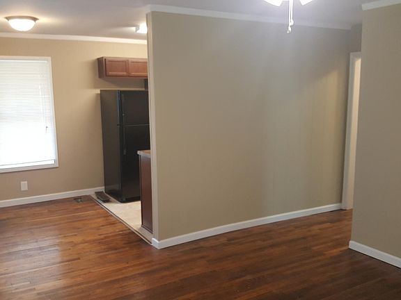 Family room to dining area and Kitchen