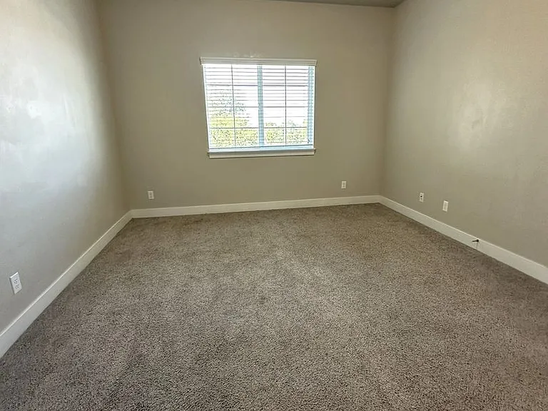 Creekside Oaks Apartments — Photo 16