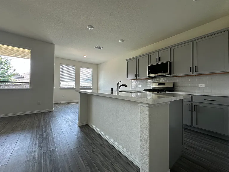 404 Pepperbark Ave — Photo 3