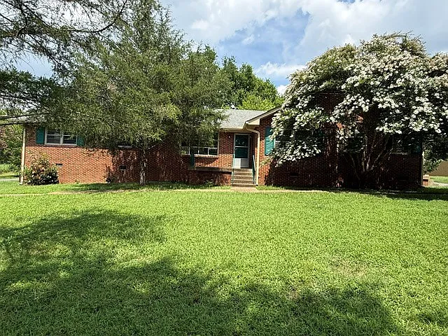 904 Bresslyn Rd — Photo 2
