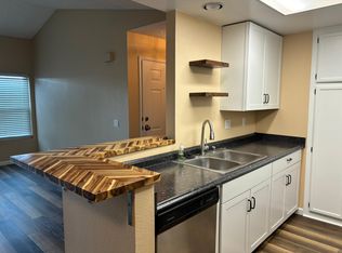 1059 Shadowridge Dr UNIT 6, Vista, CA 92081