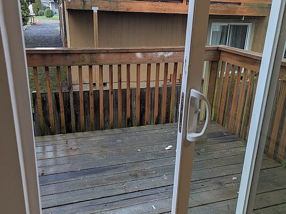 Deck (We will clean it prior to move in)