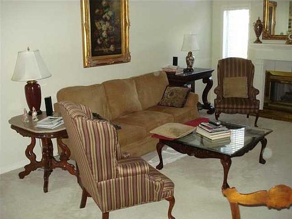 4th image of 6423 Eastwood Glen Dr