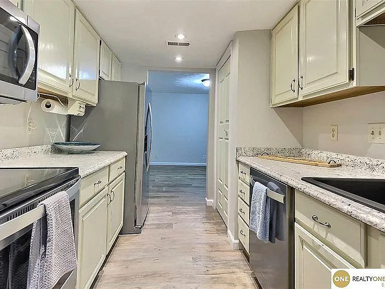 2908 S 59th St — Photo 2