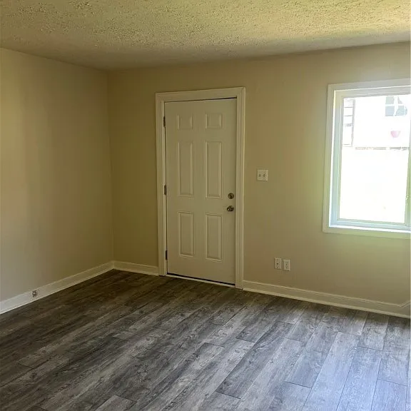 301 Monticello Dr — Photo 3