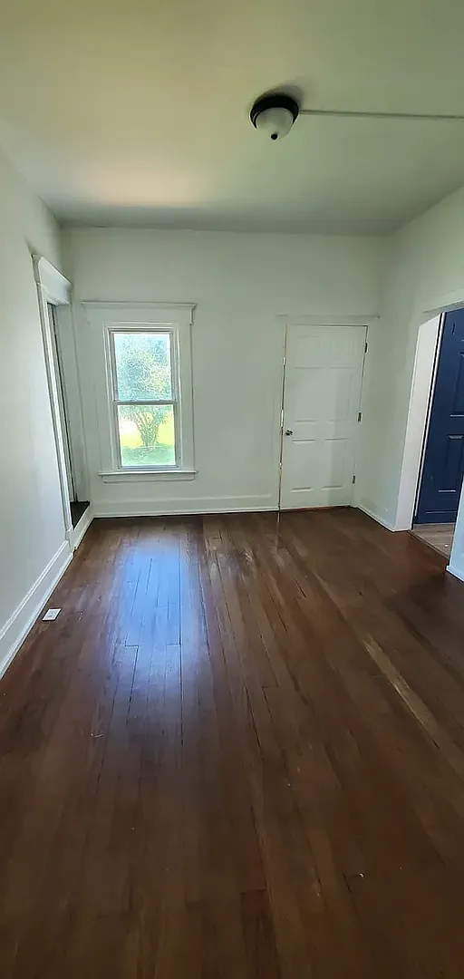 1118 W Webster — Photo 3