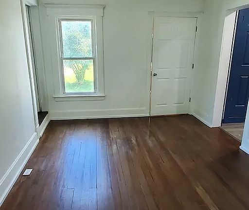3rd image of 1118 W Webster St