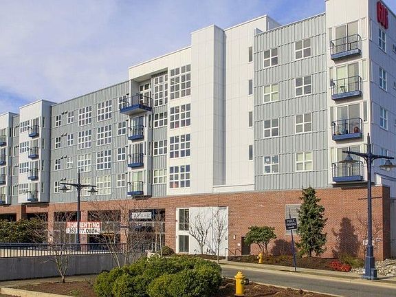 3rd image of 606 Burwell St APT 314