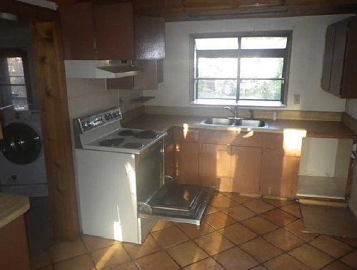 4th image of 820 33rd St W