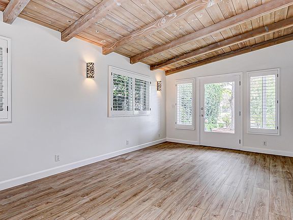 4th image of 1404 N Poinsettia Ave