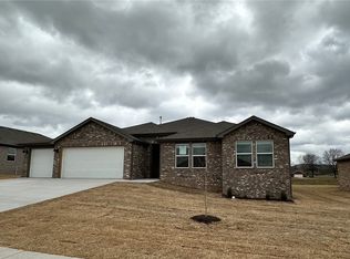 1061 Vista Ave, Prairie Grove, AR 72753