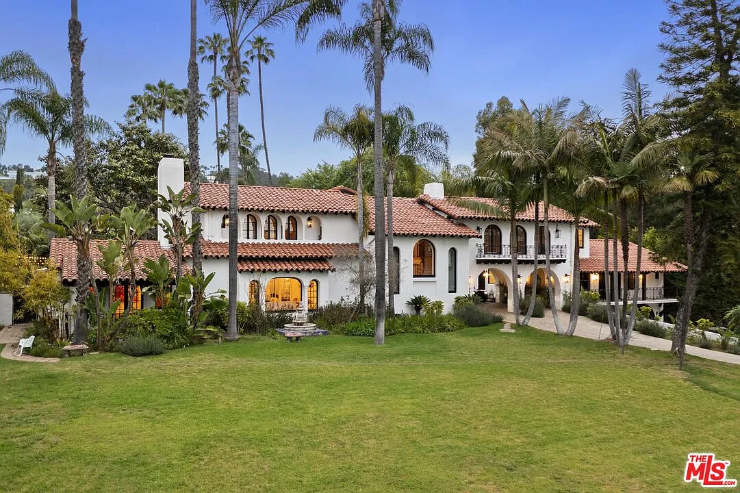 9 bed, 13.0 bath, 10000 sqft, $98,000 — Photo 2