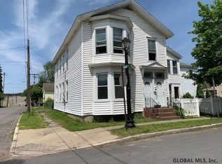 2 1st St, Waterford, NY 12188