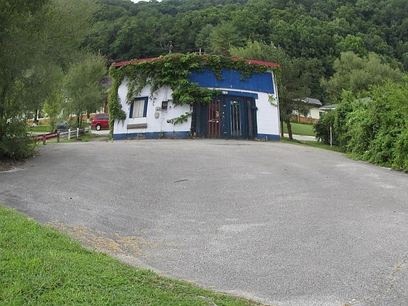 3rd image of 614 S Mayo Trl