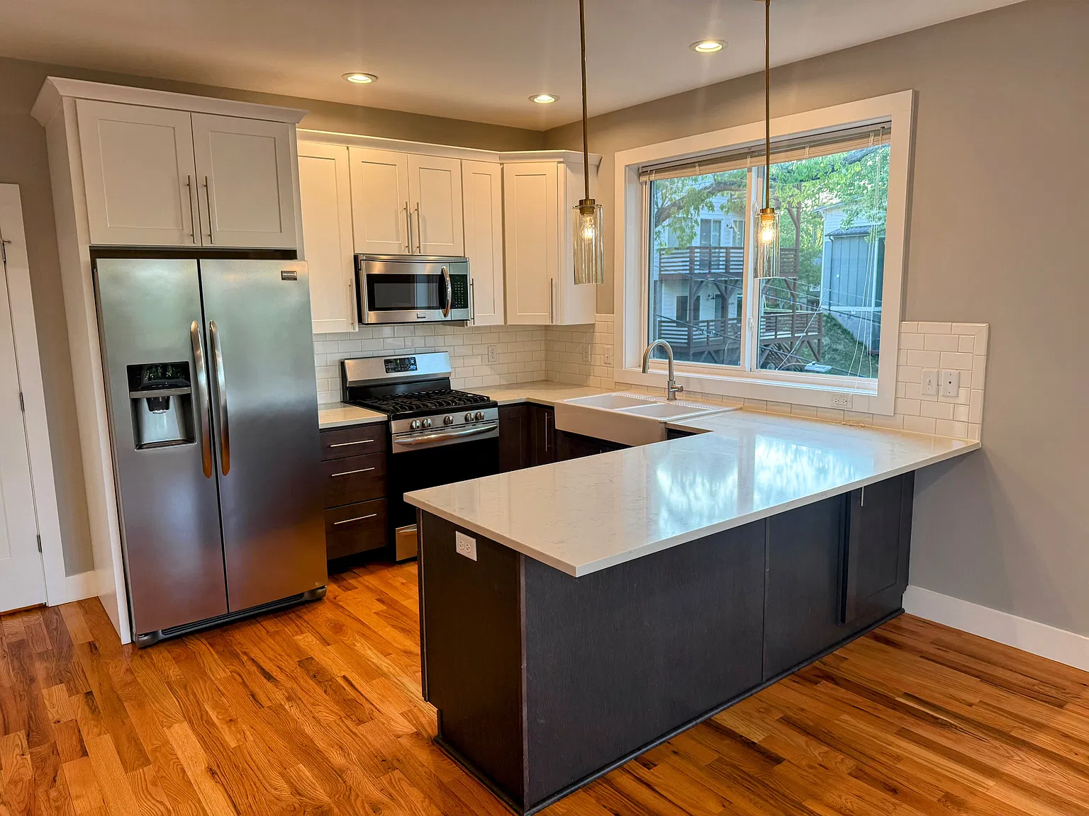 2 bed, 2.5 bath, 1200 sqft, $2,200 — Photo 3