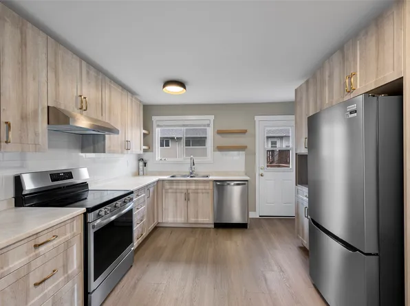 800 Valhalla Dr #17, Kamloops, BC V2B 1R8