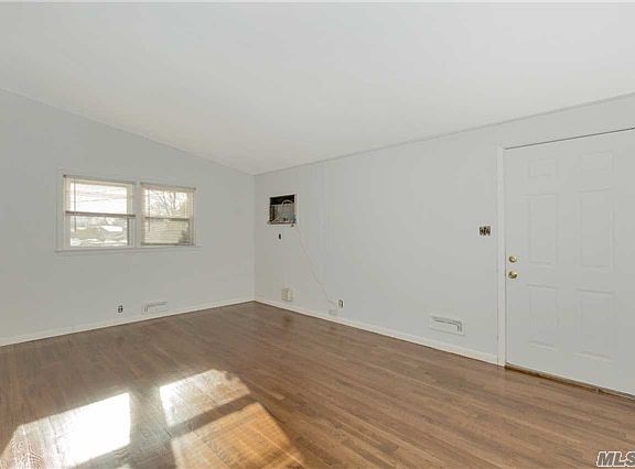 3rd image of 44 Dennis Dr