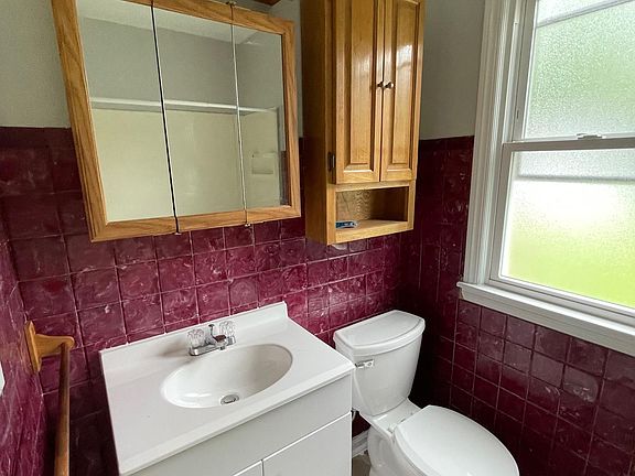 5th image of 15741 Mina Ave
