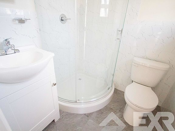 3rd image of 277 Driggs Ave APT 3L