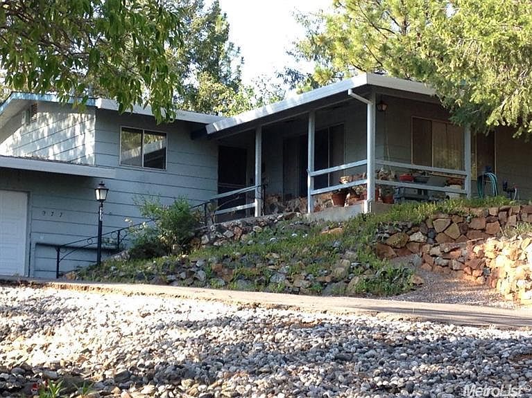 1st image of 977 Oak Terrace Dr