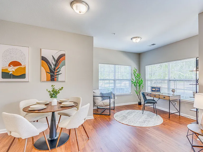 Vintage Retreat Apartments — Photo 3