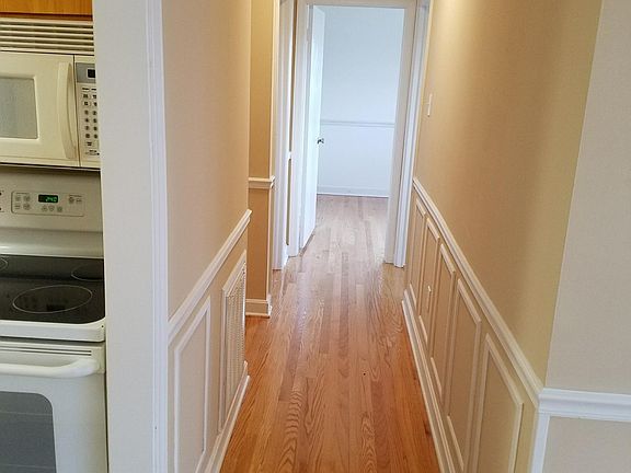 3rd image of 759 Glenmore Dr