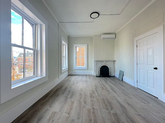 3rd image of 275 Grand St #2F