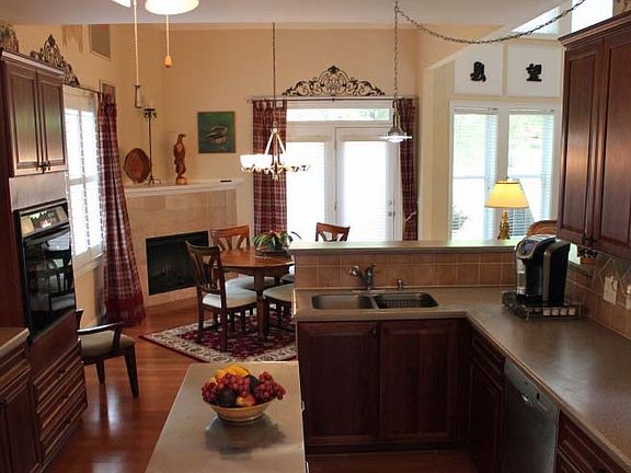 3rd image of 1091 Turnberry Cir