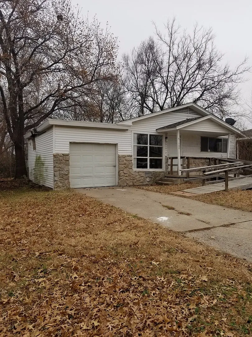 580 Elmhurst — Photo 1