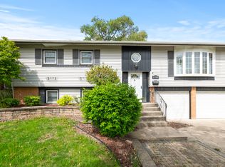 15300 Las Flores Ln, Oak Forest, IL 60452