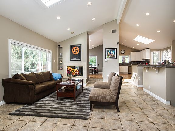 2nd image of 2811 Laurel Canyon Pl