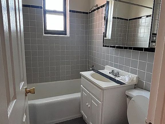 4th image of 6400 Saunders St APT 3C