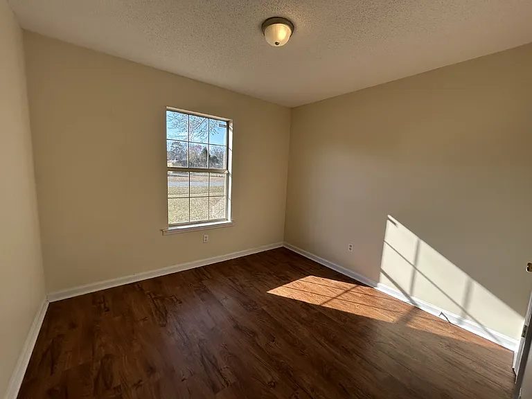 317 Jefferson Cir SE — Photo 7