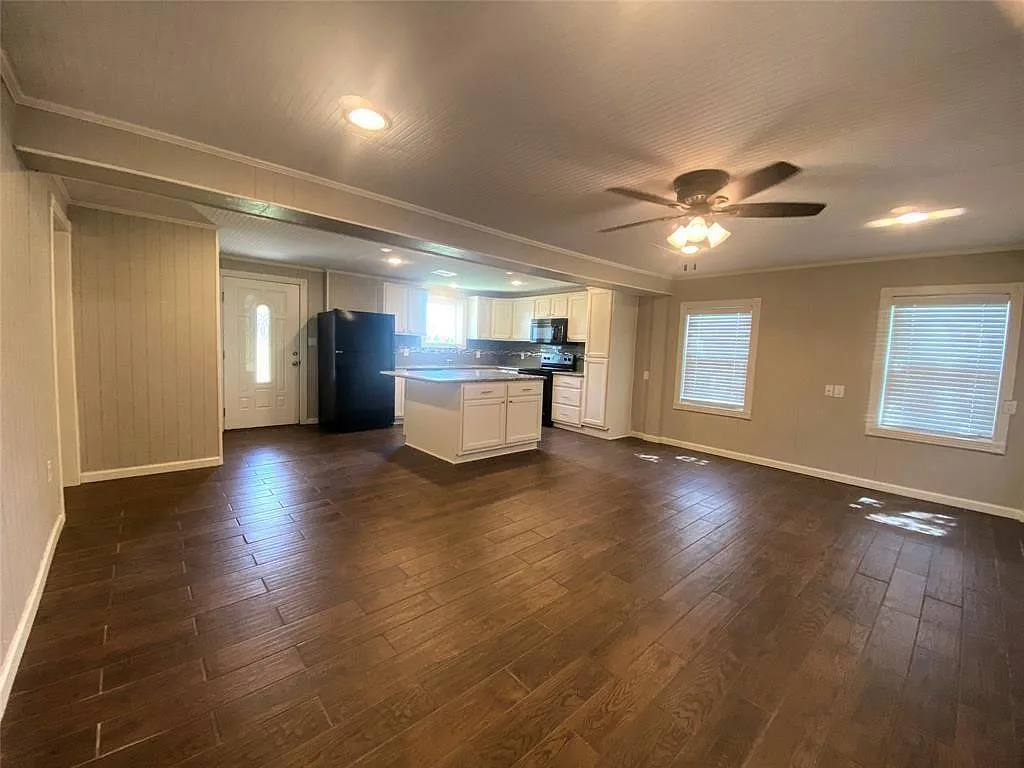 2 bed, 1.0 bath, 936 sqft, $1,250 — Photo 3