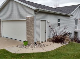 1203 Silver Ridge Ct, Greenville, MI 48838