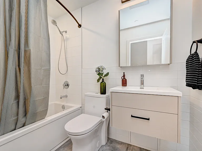 415 Duke St W — Photo 33